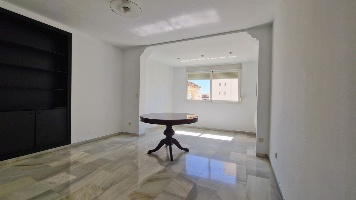 4 Bed Apartment for sale in Marbella Costa Del Sol, Málaga, Spain