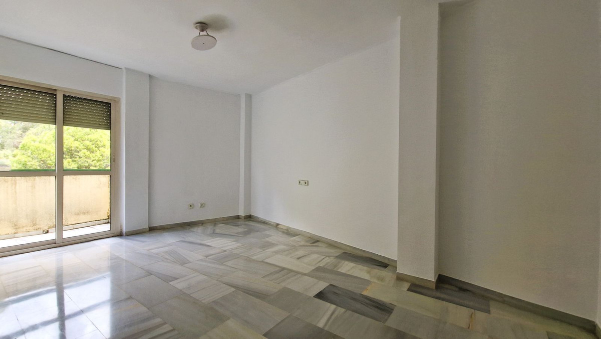 4 Bed Apartment for sale in Marbella Costa Del Sol, Málaga, Spain