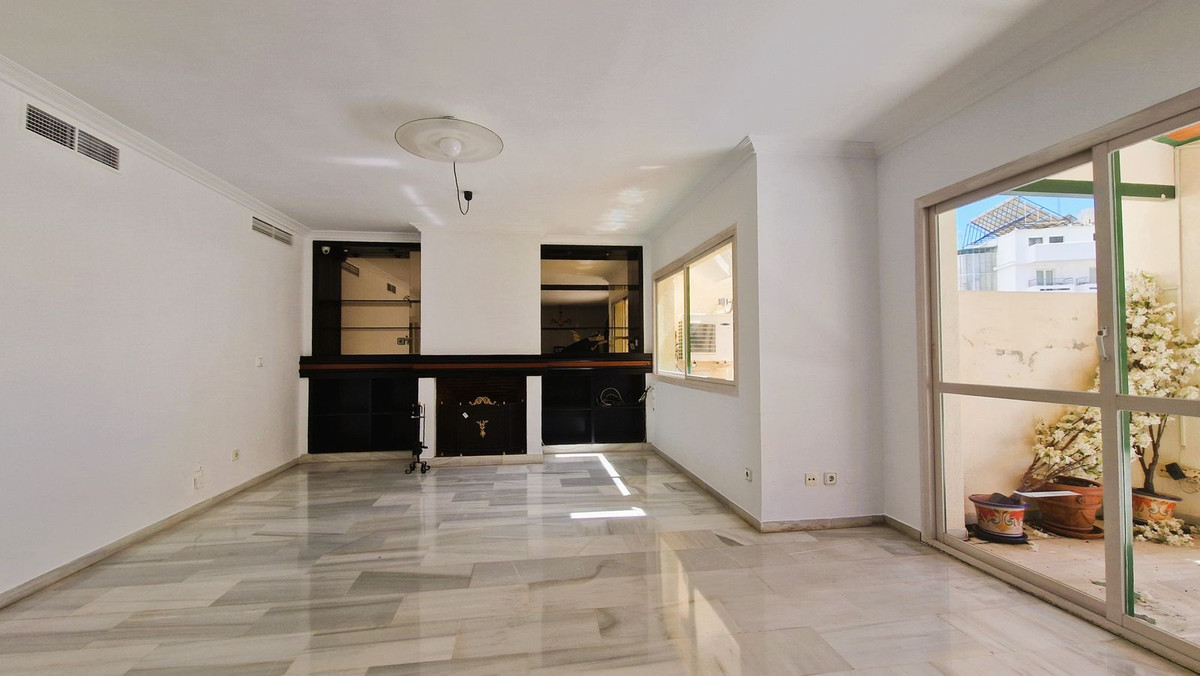 4 Bed Apartment for sale in Marbella Costa Del Sol, Málaga, Spain