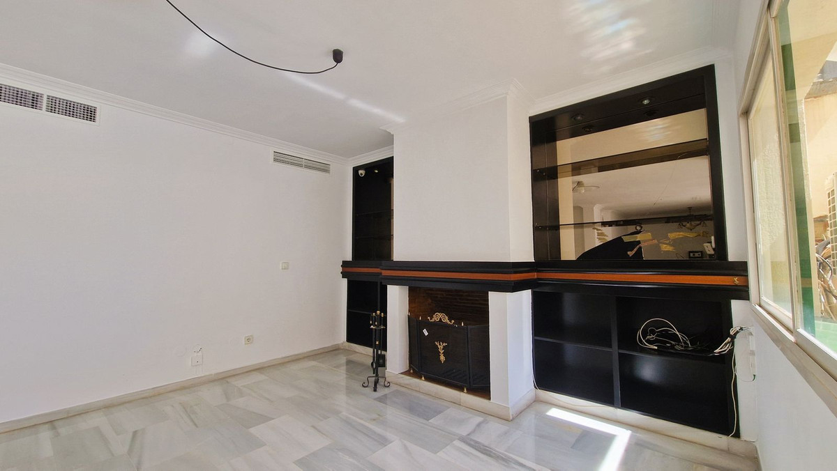 4 Bed Apartment for sale in Marbella Costa Del Sol, Málaga, Spain
