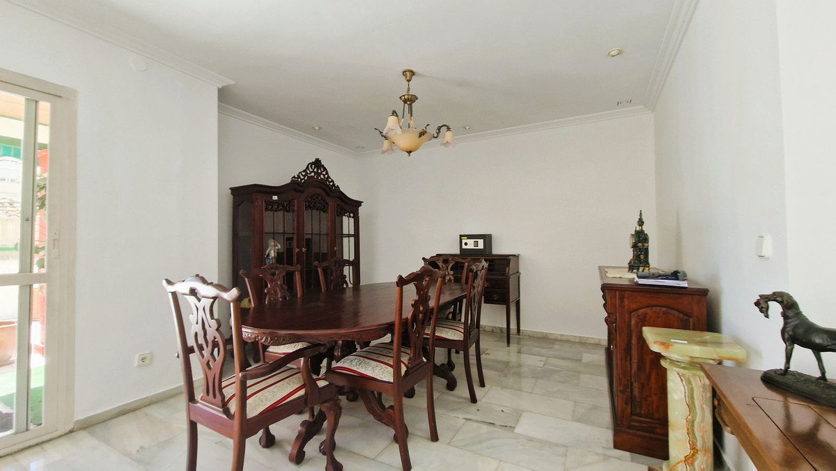 4 Bed Apartment for sale in Marbella Costa Del Sol, Málaga, Spain