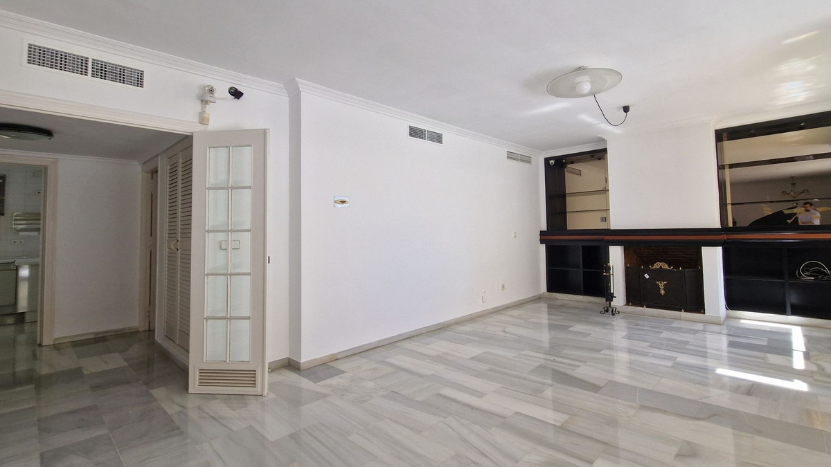 4 Bed Apartment for sale in Marbella Costa Del Sol, Málaga, Spain