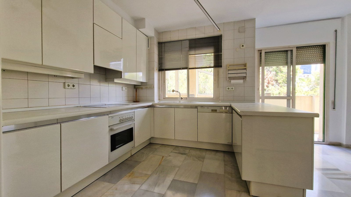 4 Bed Apartment for sale in Marbella Costa Del Sol, Málaga, Spain