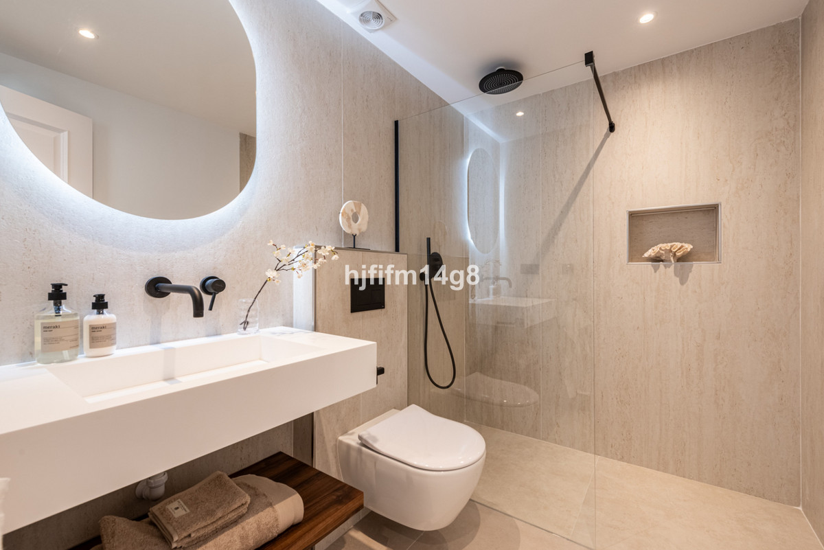 Se vende Apartamento Planta Media de 3 dormitorios en Costa Del Sol, Málaga, España