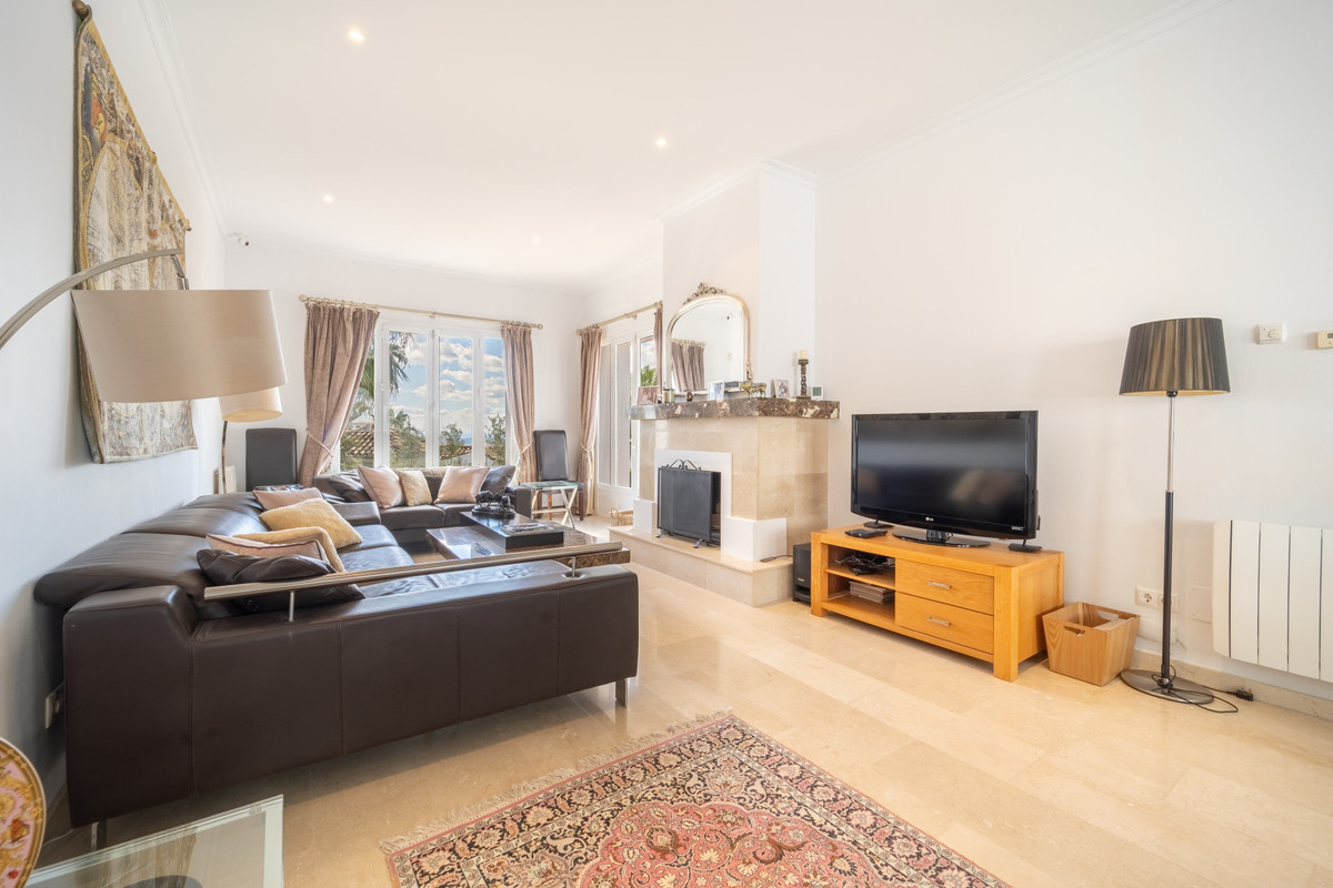 4 Bed Townhouse for sale in Istán Costa Del Sol, Málaga, Spain