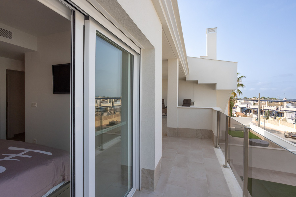 Se vende Apartamento en Planta Última de 2 dormitorios en Costa Blanca, Alicante, España