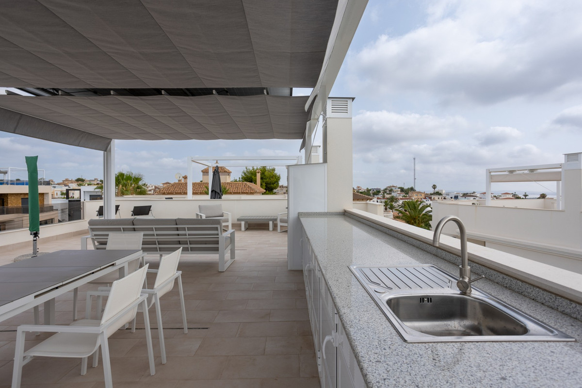Se vende Apartamento en Planta Última de 2 dormitorios en Costa Blanca, Alicante, España