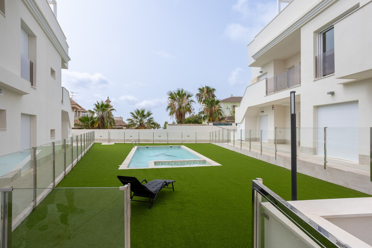Se vende Apartamento en Planta Última de 2 dormitorios en Costa Blanca, Alicante, España