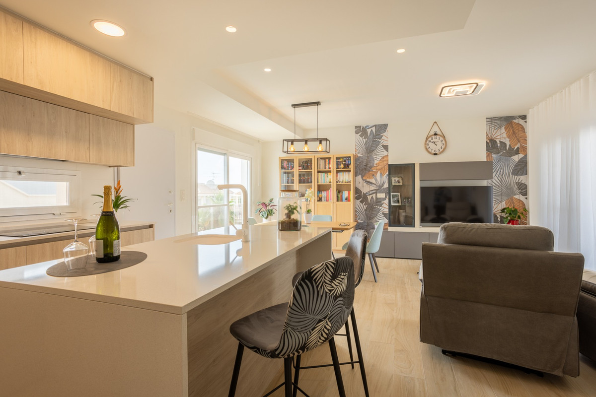 Se vende Apartamento en Planta Última de 2 dormitorios en Costa Blanca, Alicante, España