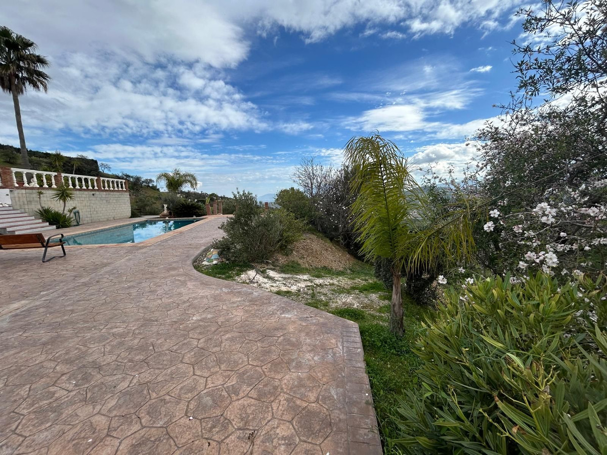 4 Bed Townhouse for sale in Guaro Costa Del Sol, Málaga, Spain