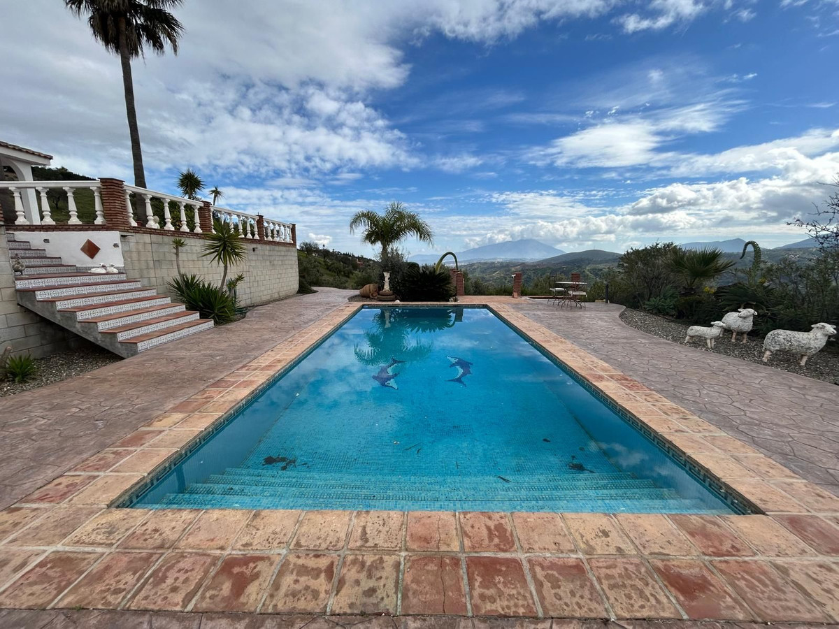 4 Bed Townhouse for sale in Guaro Costa Del Sol, Málaga, Spain