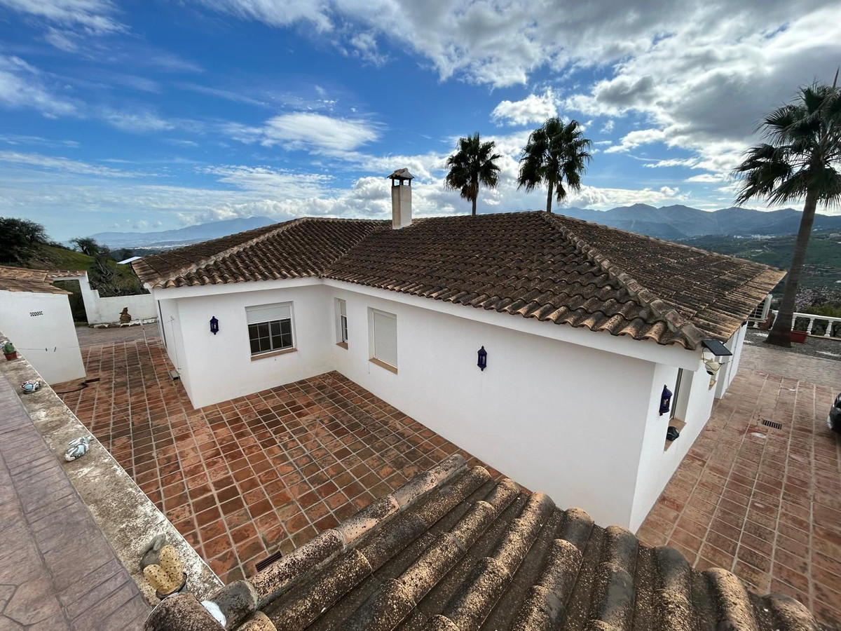 4 Bed Townhouse for sale in Guaro Costa Del Sol, Málaga, Spain