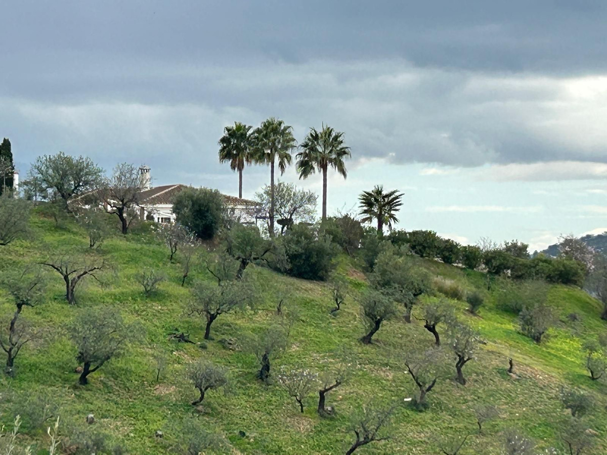 4 Bed Townhouse for sale in Guaro Costa Del Sol, Málaga, Spain