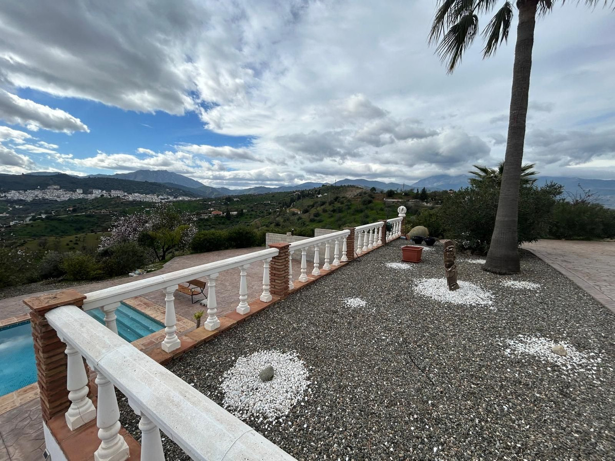 4 Bed Townhouse for sale in Guaro Costa Del Sol, Málaga, Spain