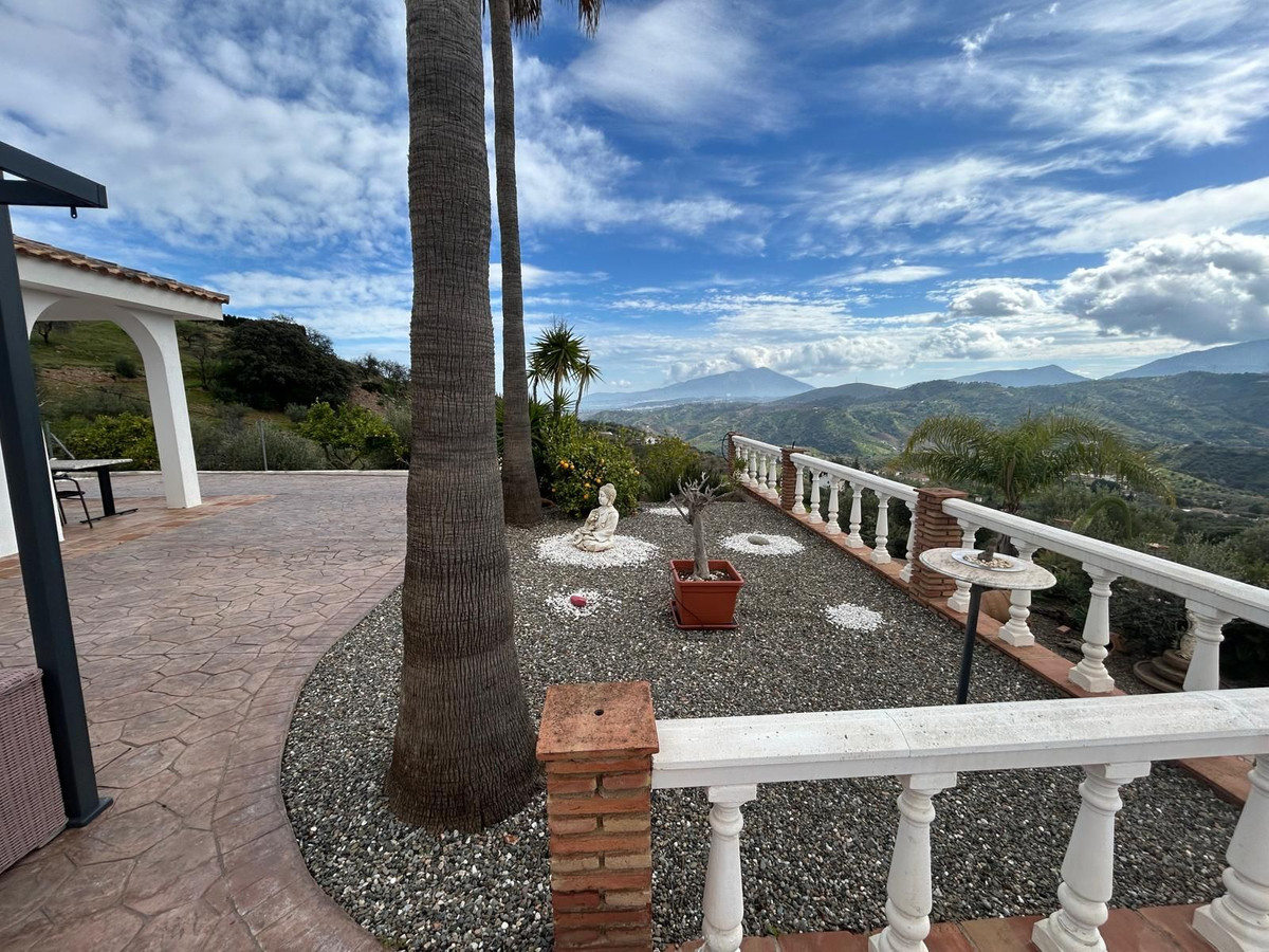 4 Bed Townhouse for sale in Guaro Costa Del Sol, Málaga, Spain