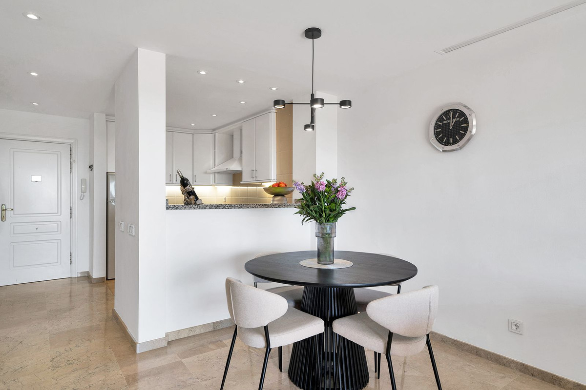 Se vende Apartamento Planta Media de 2 dormitorios en Costa Del Sol, Málaga, España