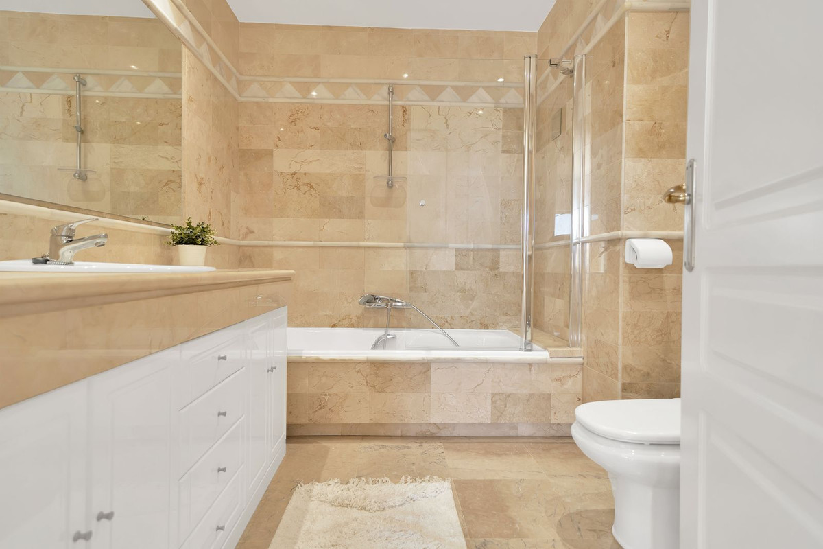 Se vende Apartamento Planta Media de 2 dormitorios en Costa Del Sol, Málaga, España