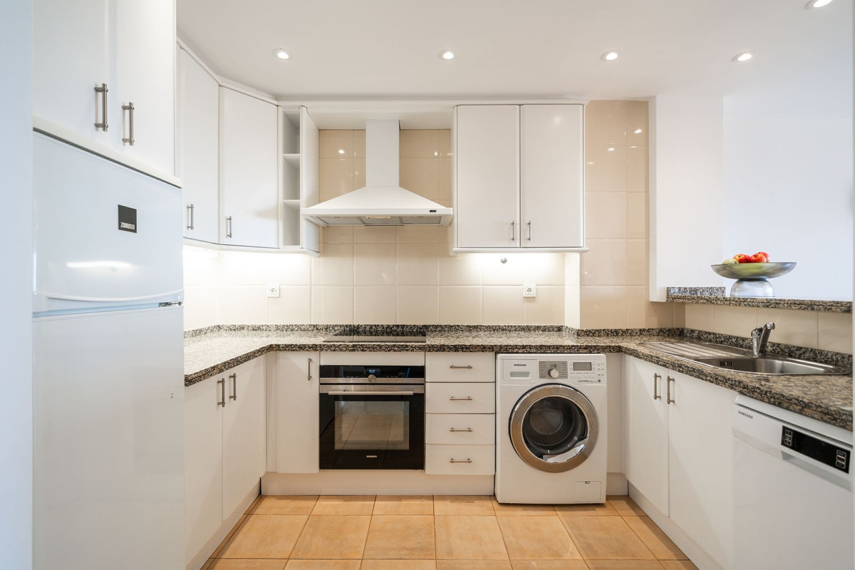 Se vende Apartamento Planta Media de 2 dormitorios en Costa Del Sol, Málaga, España