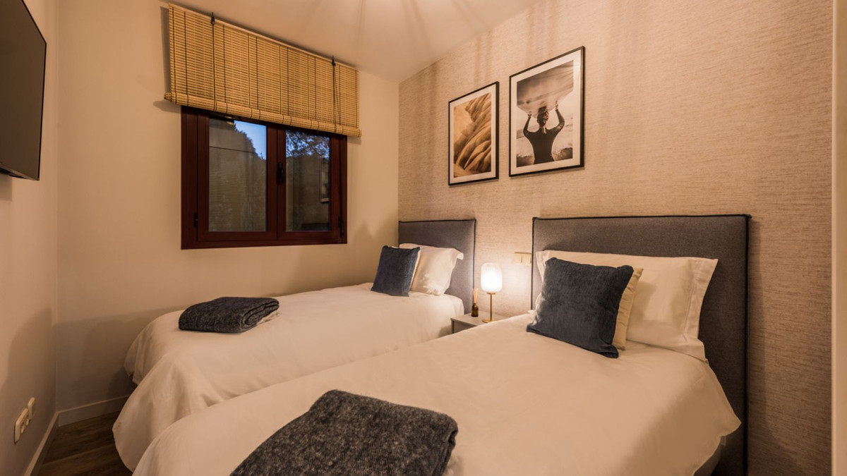2 Bed Apartment for sale in El Paraiso Costa Del Sol, Málaga, Spain