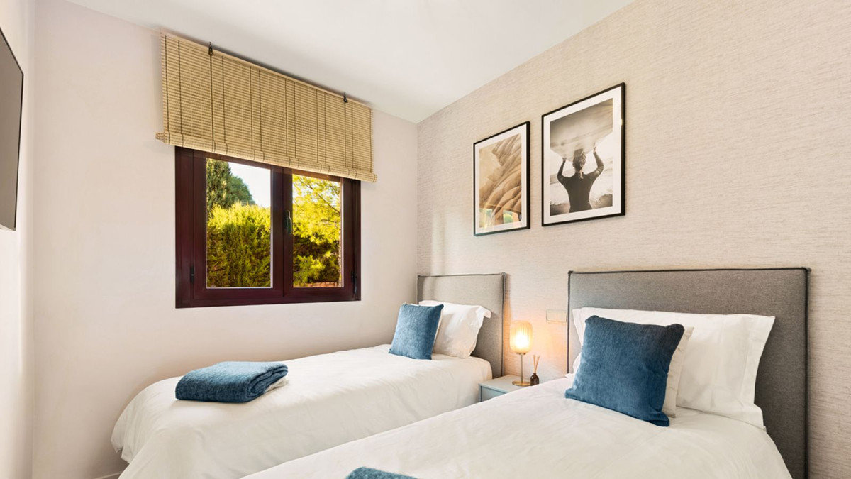 2 Bed Apartment for sale in El Paraiso Costa Del Sol, Málaga, Spain