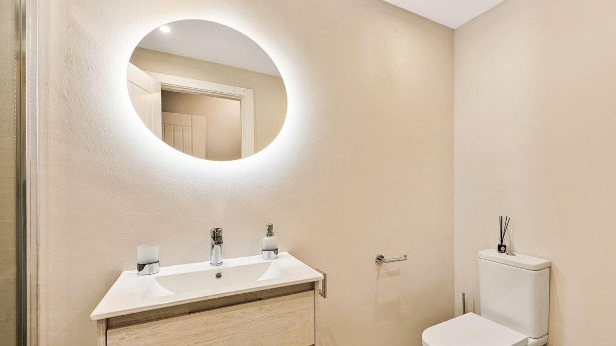 2 Bed Apartment for sale in El Paraiso Costa Del Sol, Málaga, Spain