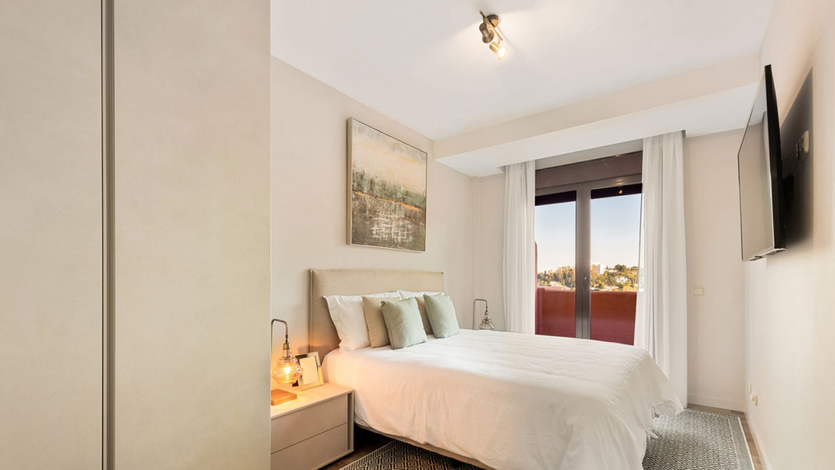 2 Bed Apartment for sale in El Paraiso Costa Del Sol, Málaga, Spain