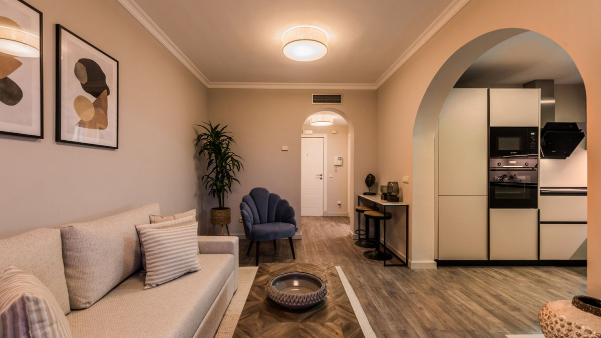 2 Bed Apartment for sale in El Paraiso Costa Del Sol, Málaga, Spain