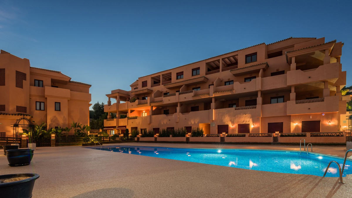 2 Bed Apartment for sale in El Paraiso Costa Del Sol, Málaga, Spain