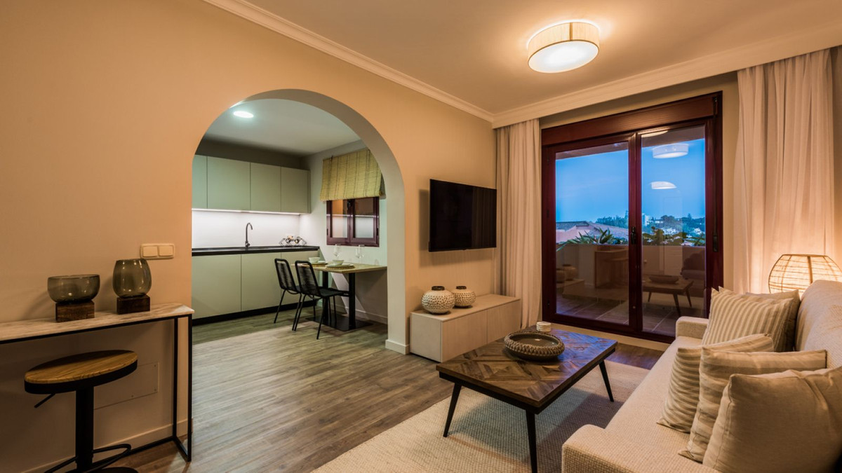 2 Bed Apartment for sale in El Paraiso Costa Del Sol, Málaga, Spain