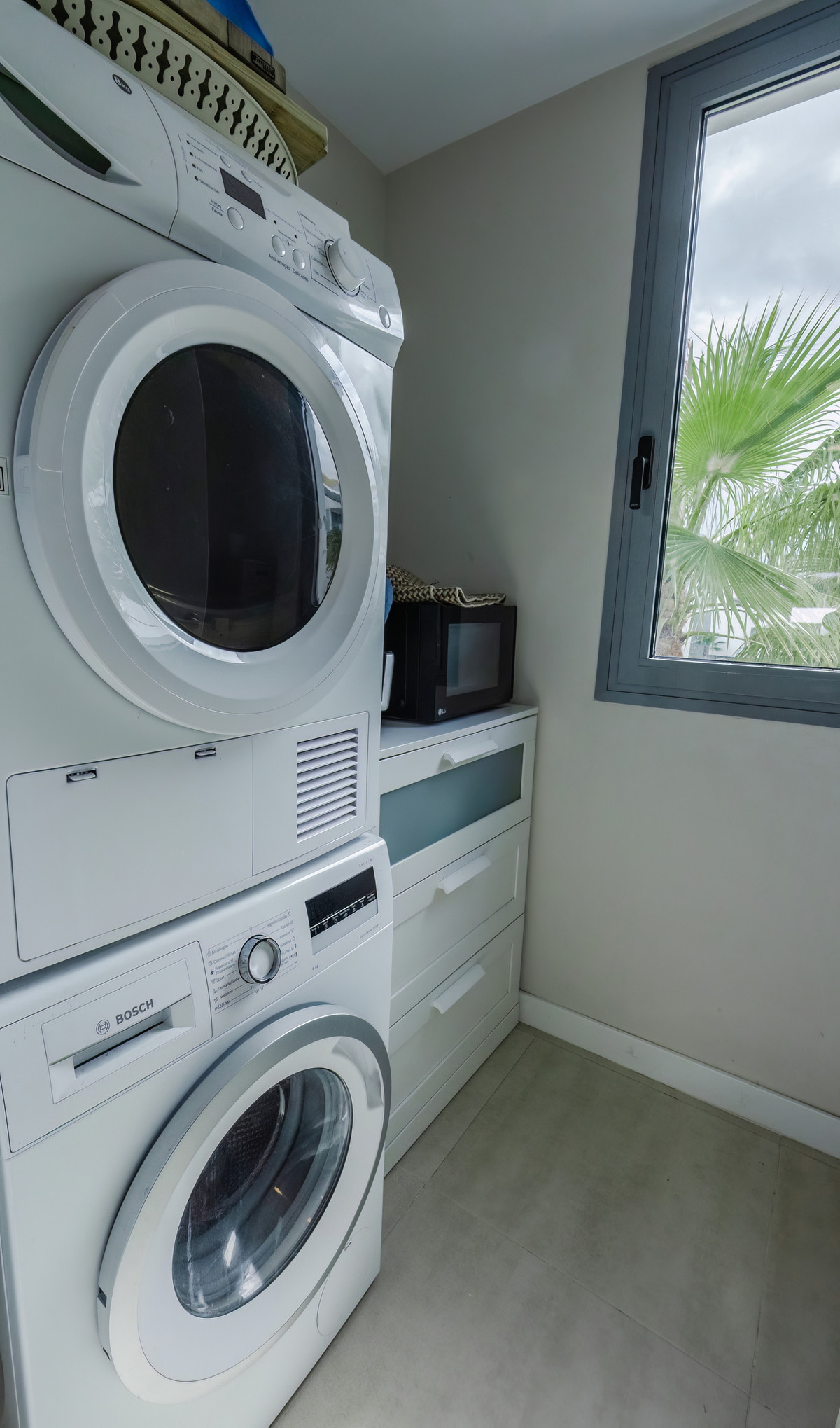 2 Bed Apartment for sale in Selwo Costa Del Sol, Málaga, Spain