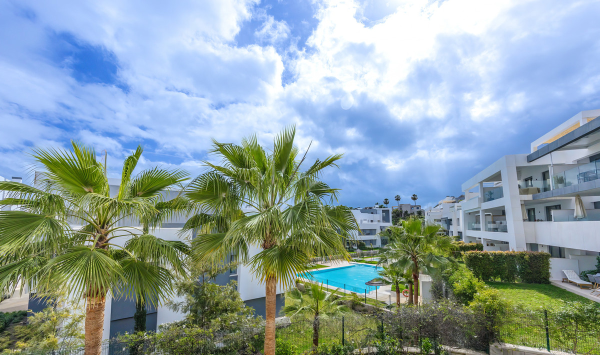 2 Bed Apartment for sale in Selwo Costa Del Sol, Málaga, Spain