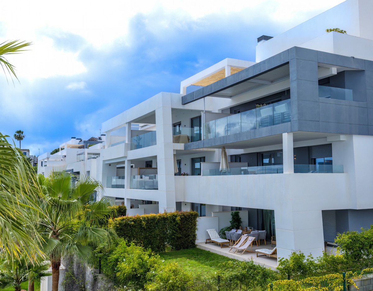 2 Bed Apartment for sale in Selwo Costa Del Sol, Málaga, Spain