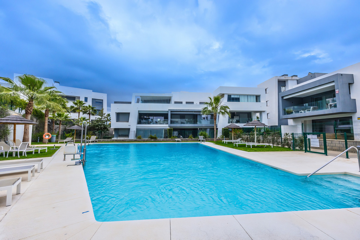 2 Bed Apartment for sale in Selwo Costa Del Sol, Málaga, Spain