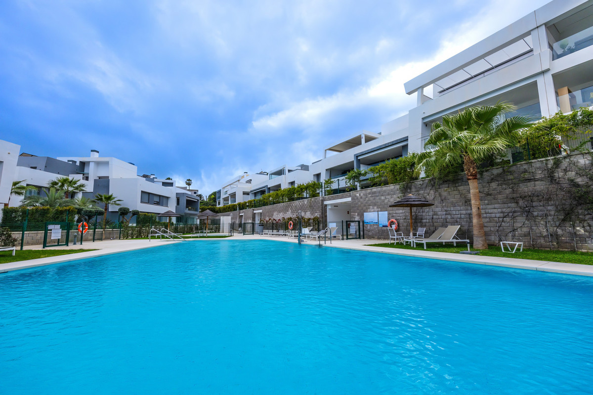 2 Bed Apartment for sale in Selwo Costa Del Sol, Málaga, Spain
