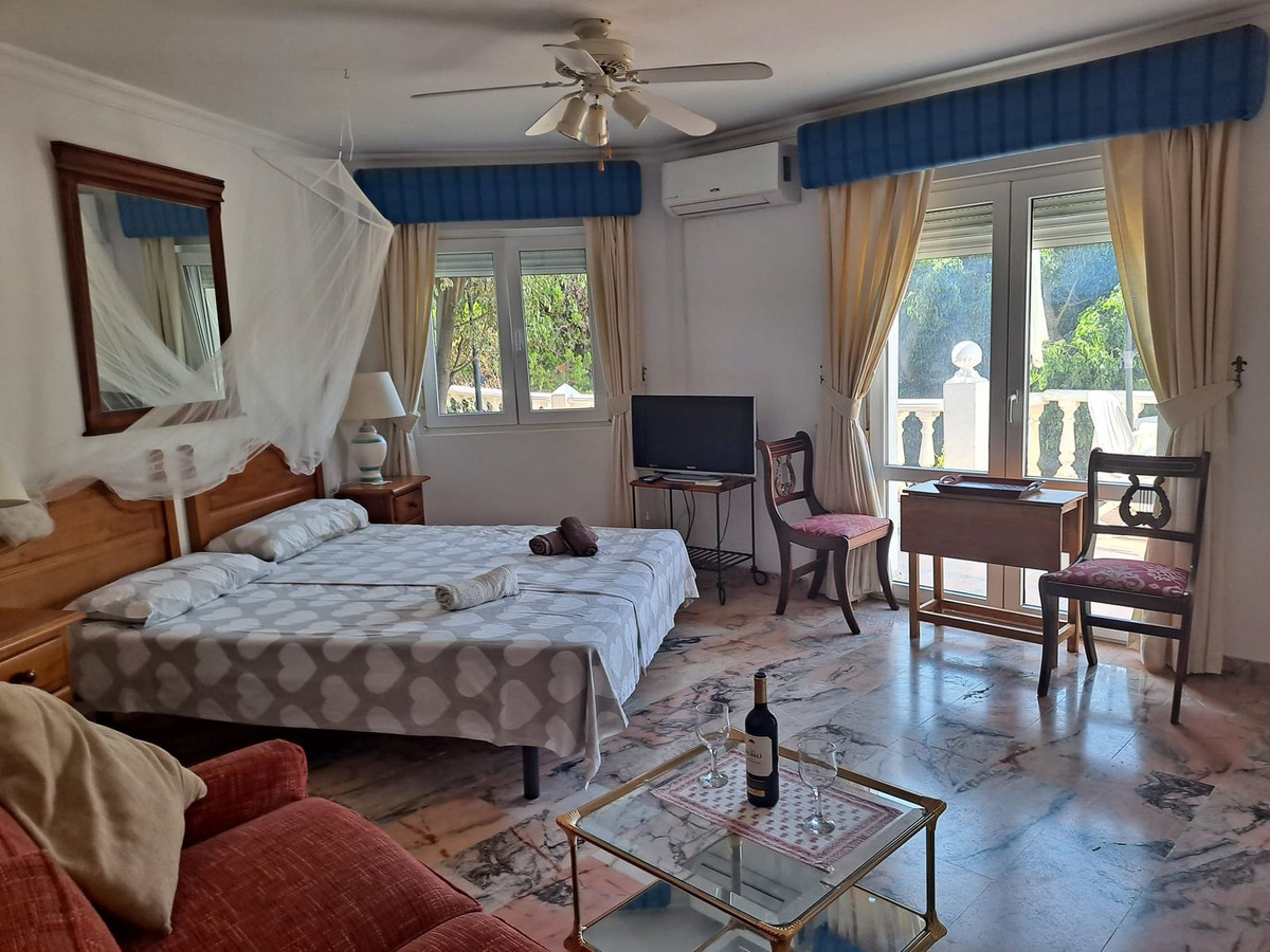 Se vende Villa - Chalet de 6 dormitorios en Costa Del Sol, Málaga, España