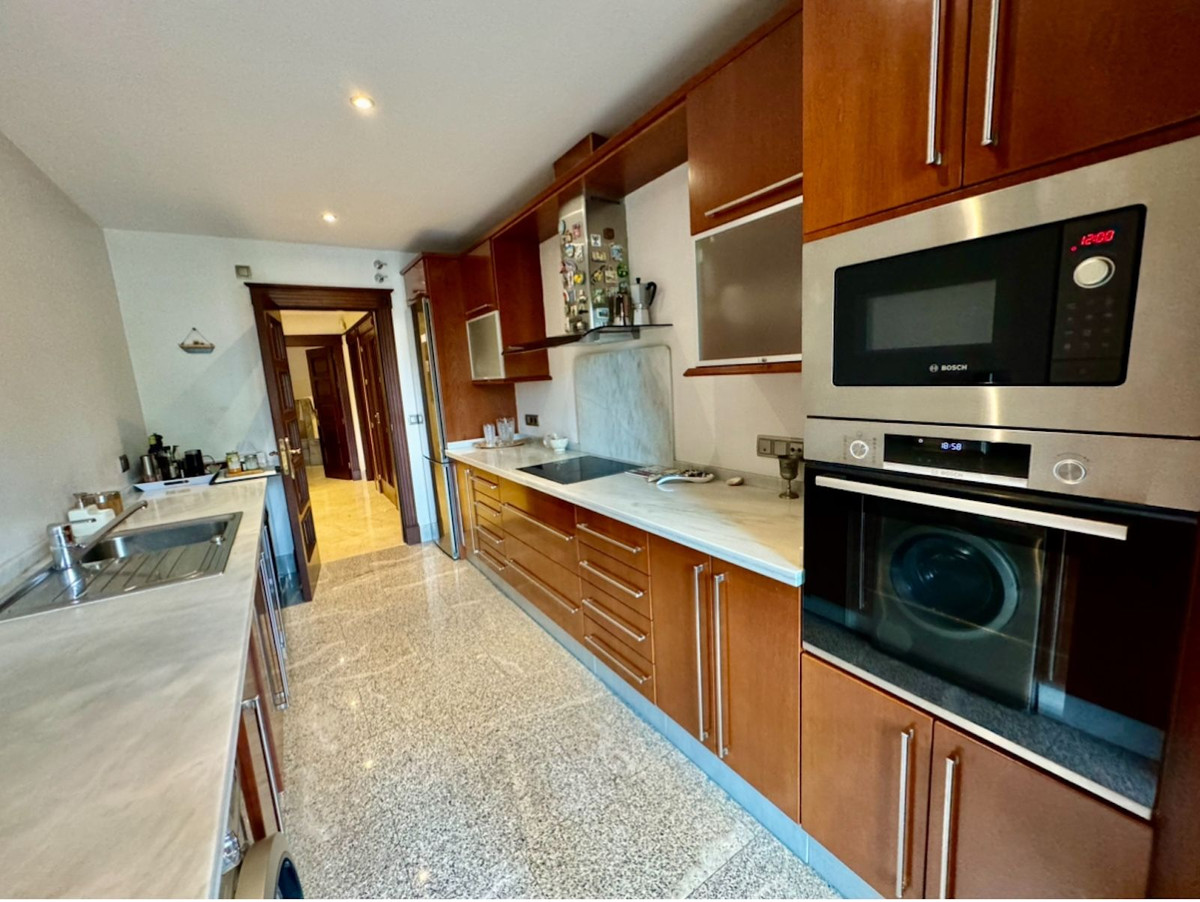 3 Bed Apartment for sale in San Pedro De Alcántara Costa Del Sol, Málaga, Spain