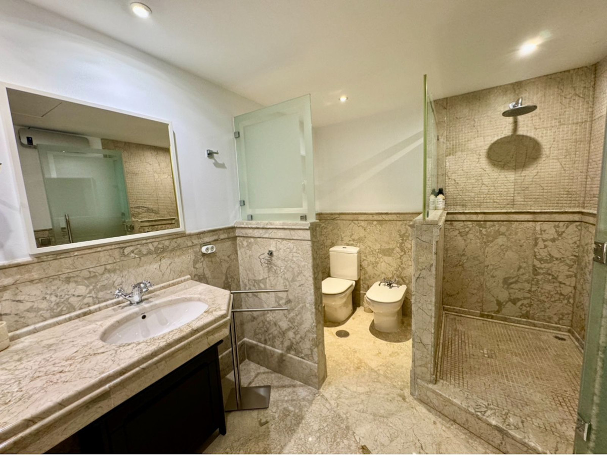 3 Bed Apartment for sale in San Pedro De Alcántara Costa Del Sol, Málaga, Spain