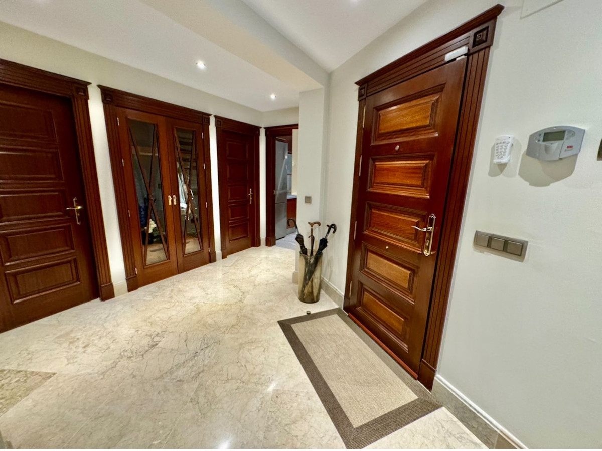 3 Bed Apartment for sale in San Pedro De Alcántara Costa Del Sol, Málaga, Spain