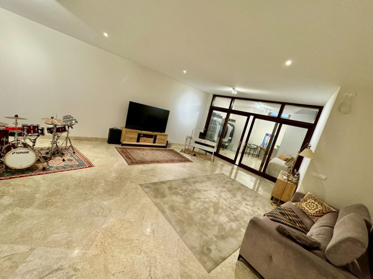3 Bed Apartment for sale in San Pedro De Alcántara Costa Del Sol, Málaga, Spain