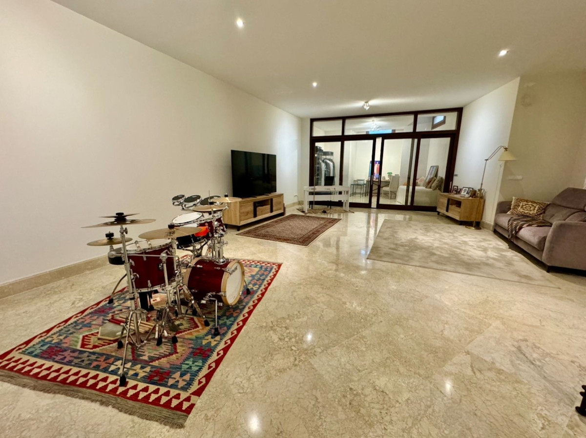 3 Bed Apartment for sale in San Pedro De Alcántara Costa Del Sol, Málaga, Spain