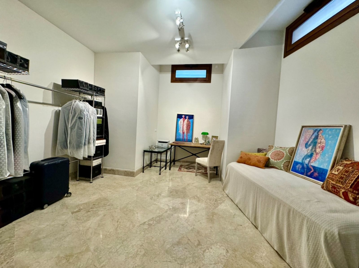 3 Bed Apartment for sale in San Pedro De Alcántara Costa Del Sol, Málaga, Spain