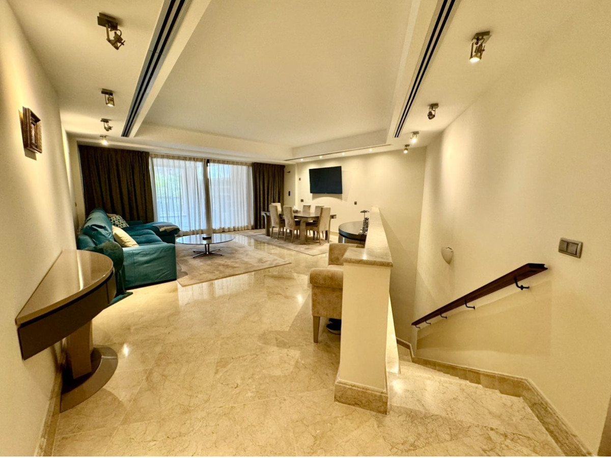 3 Bed Apartment for sale in San Pedro De Alcántara Costa Del Sol, Málaga, Spain