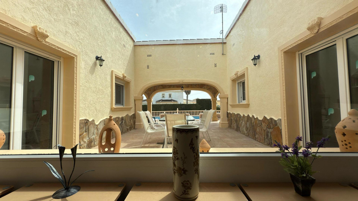 Se vende Bungalow de 5 dormitorios en Costa Blanca, Alicante, España