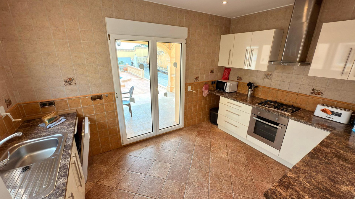 Se vende Bungalow de 5 dormitorios en Costa Blanca, Alicante, España