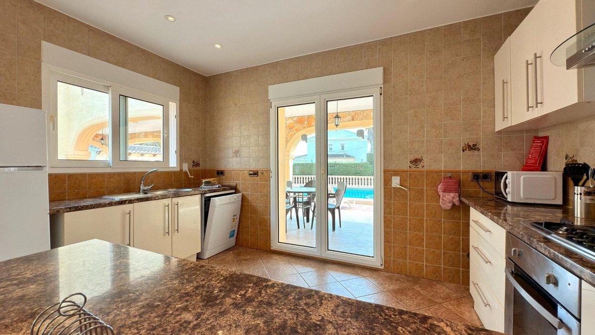 Se vende Bungalow de 5 dormitorios en Costa Blanca, Alicante, España