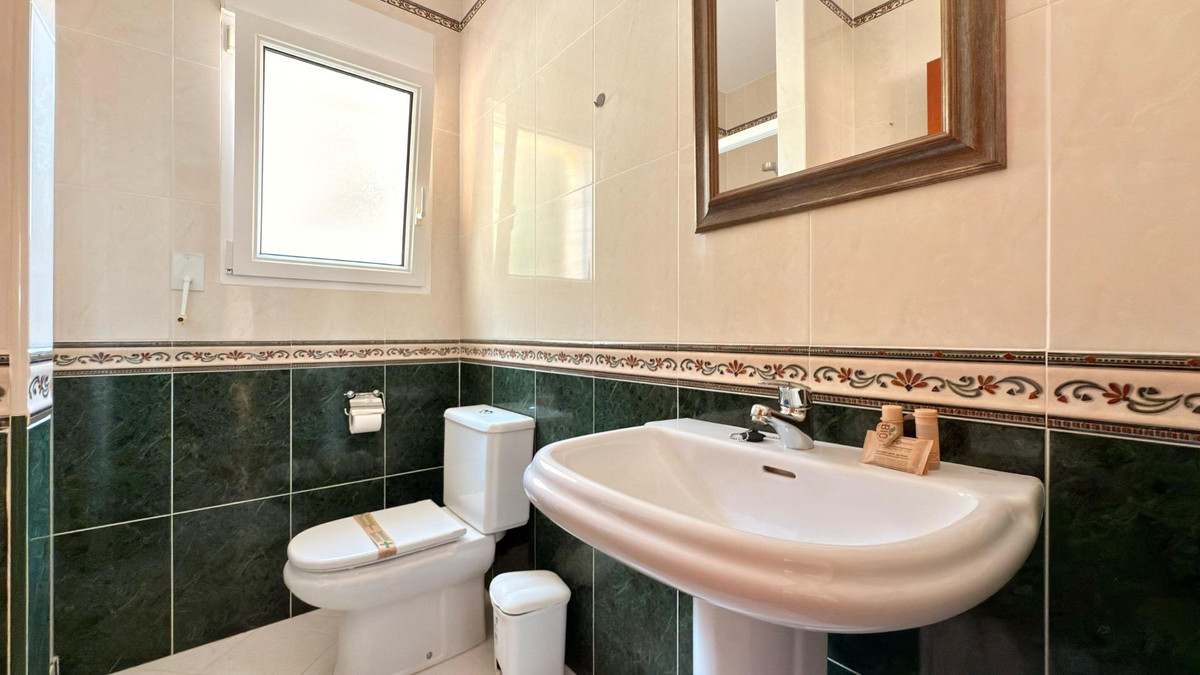 Se vende Bungalow de 5 dormitorios en Costa Blanca, Alicante, España