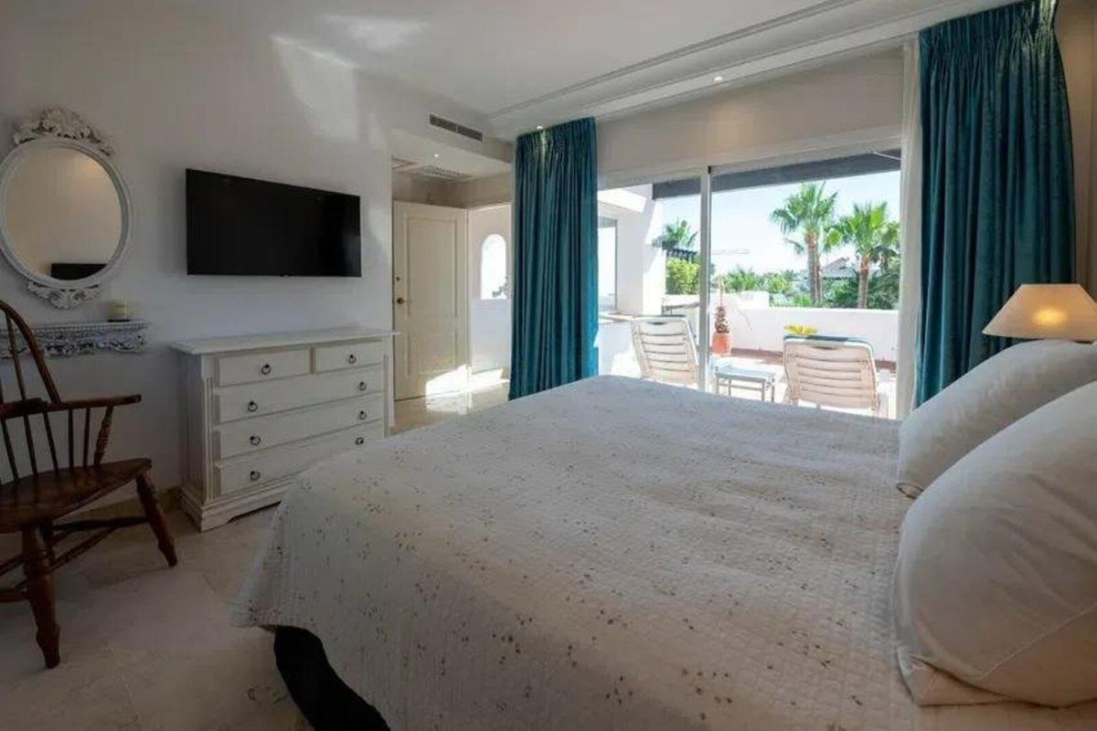 3 Bed Apartment for sale in Puerto Banús Costa Del Sol, Málaga, Spain