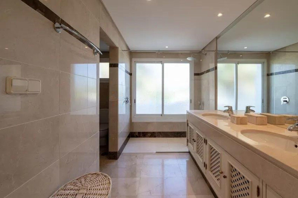 3 Bed Apartment for sale in Puerto Banús Costa Del Sol, Málaga, Spain