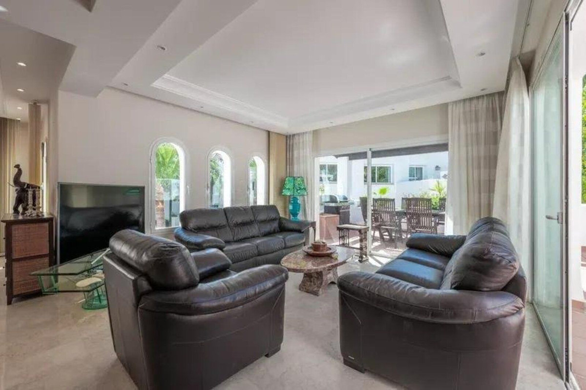 3 Bed Apartment for sale in Puerto Banús Costa Del Sol, Málaga, Spain