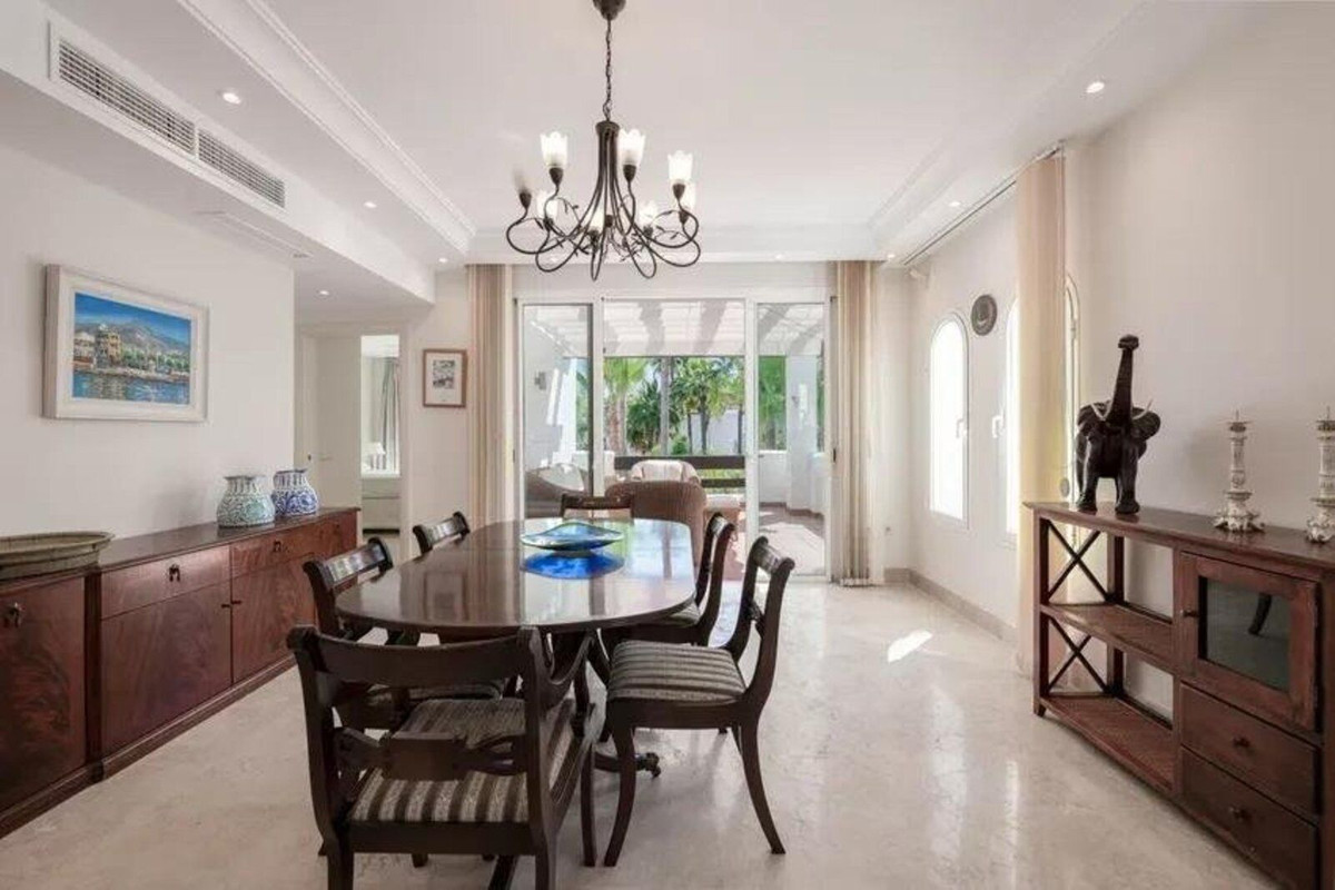 3 Bed Apartment for sale in Puerto Banús Costa Del Sol, Málaga, Spain